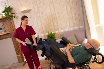 Rea Dahlia kantelrolstoel - Afbeelding 3